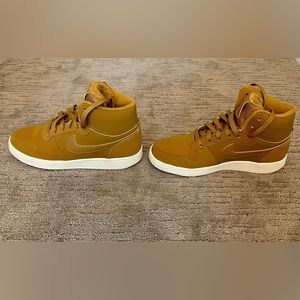 Nike Womens Ebernon Mid SE Hi Top Wheat Size 7